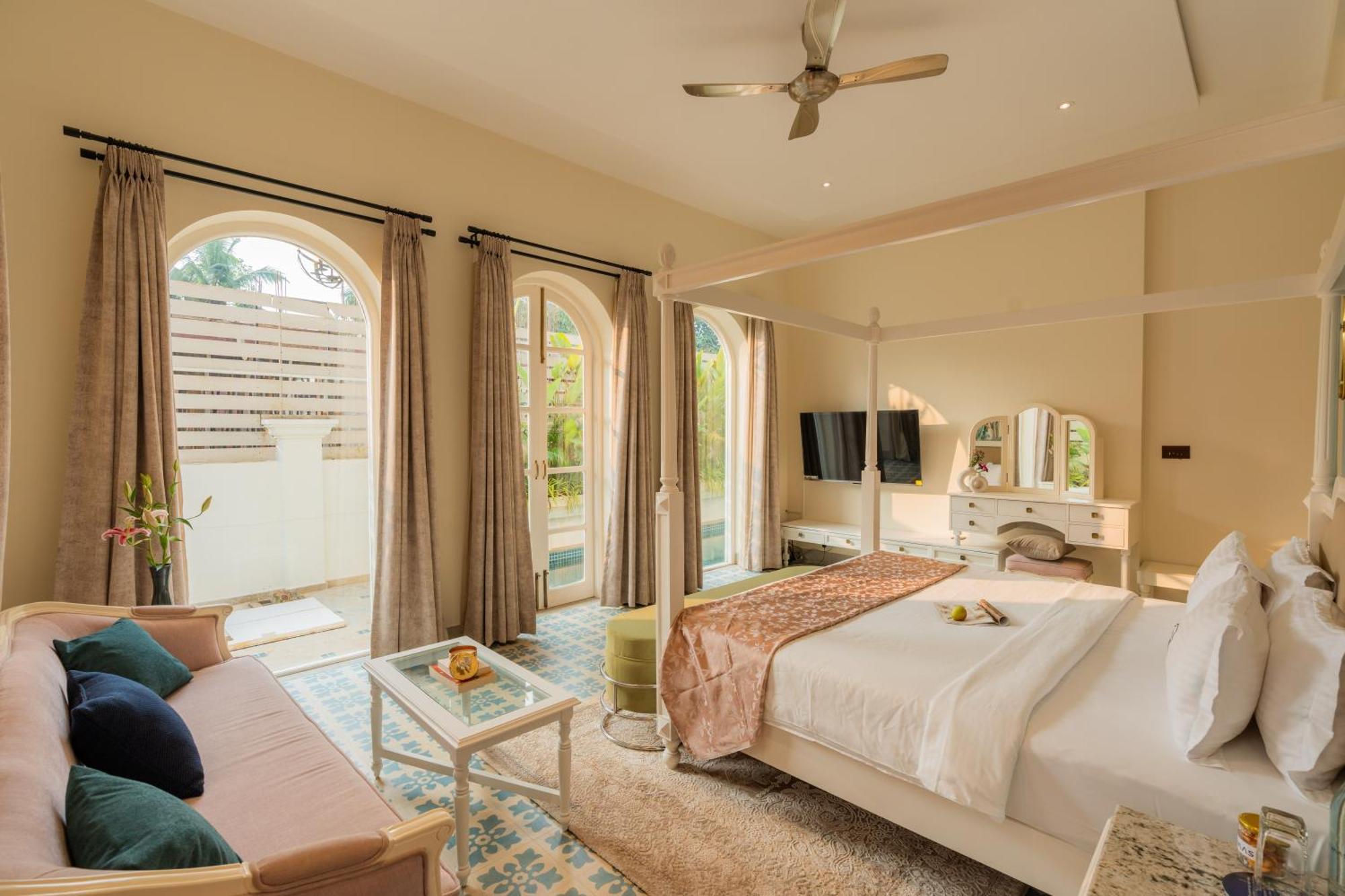 Elivaas 4 Bhk Villa With Pvt Pool & Jacuzzi-Yashgeet Siolim Exterior photo