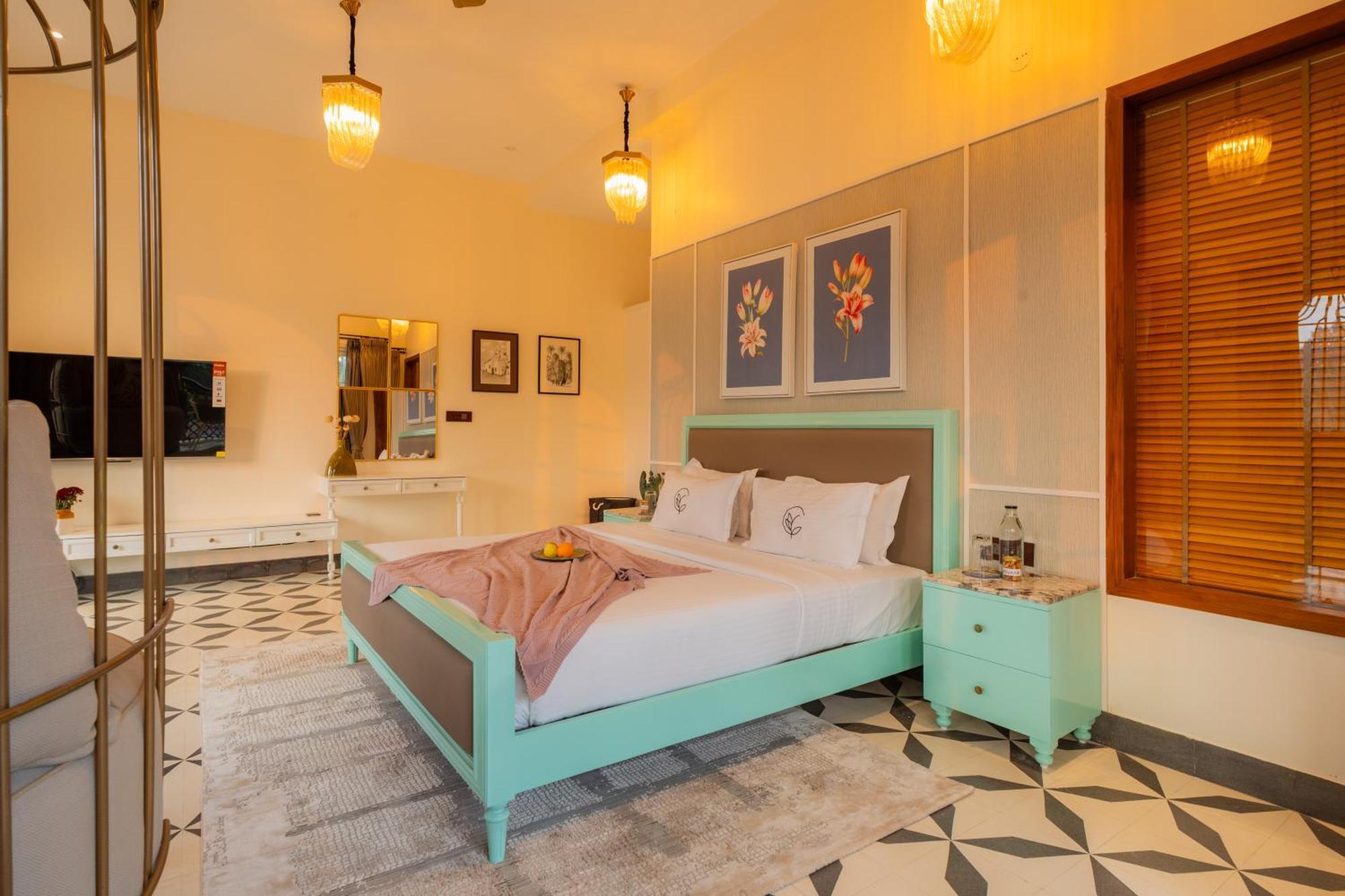 Elivaas 4 Bhk Villa With Pvt Pool & Jacuzzi-Yashgeet Siolim Exterior photo