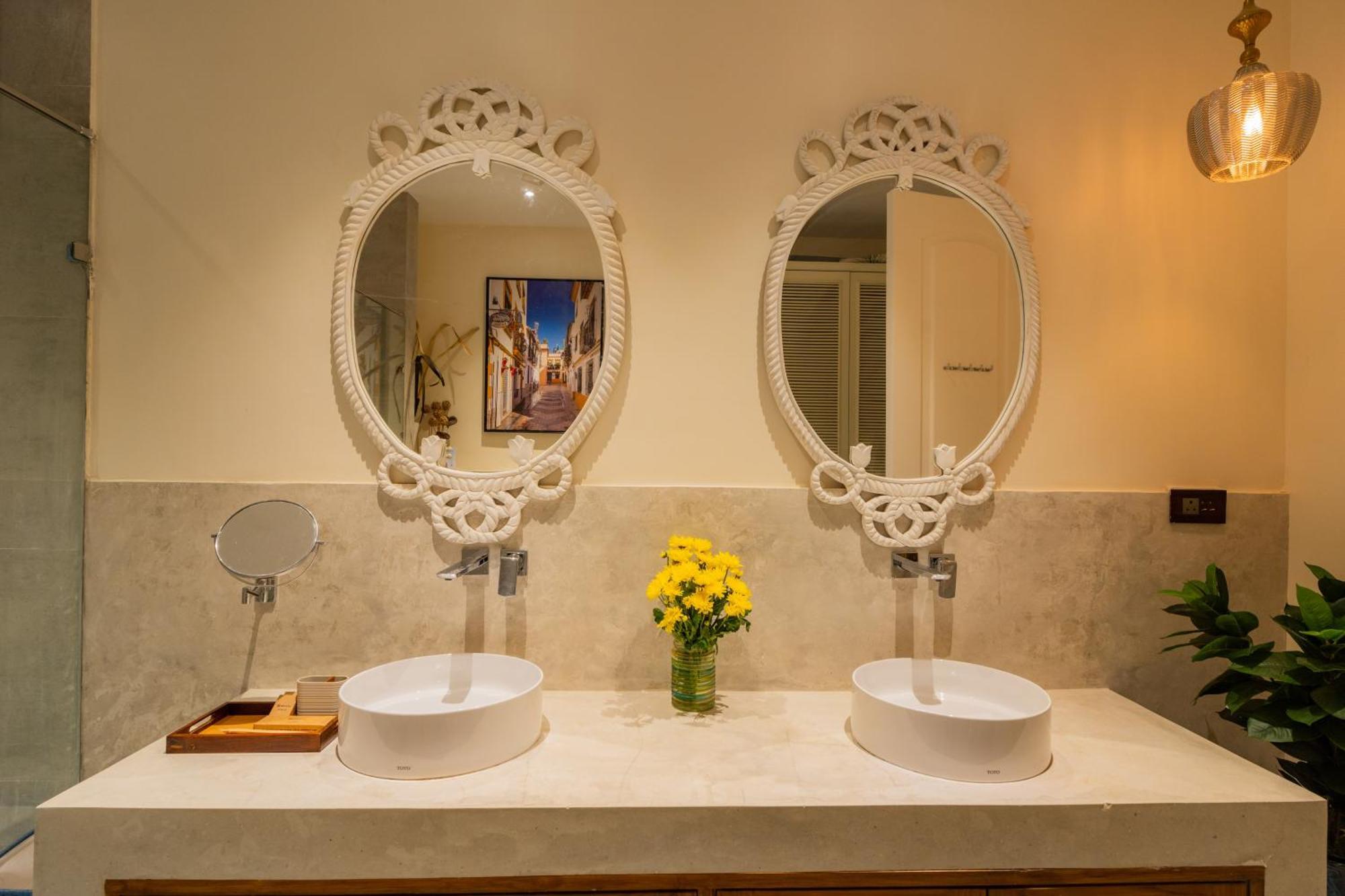 Elivaas 4 Bhk Villa With Pvt Pool & Jacuzzi-Yashgeet Siolim Exterior photo