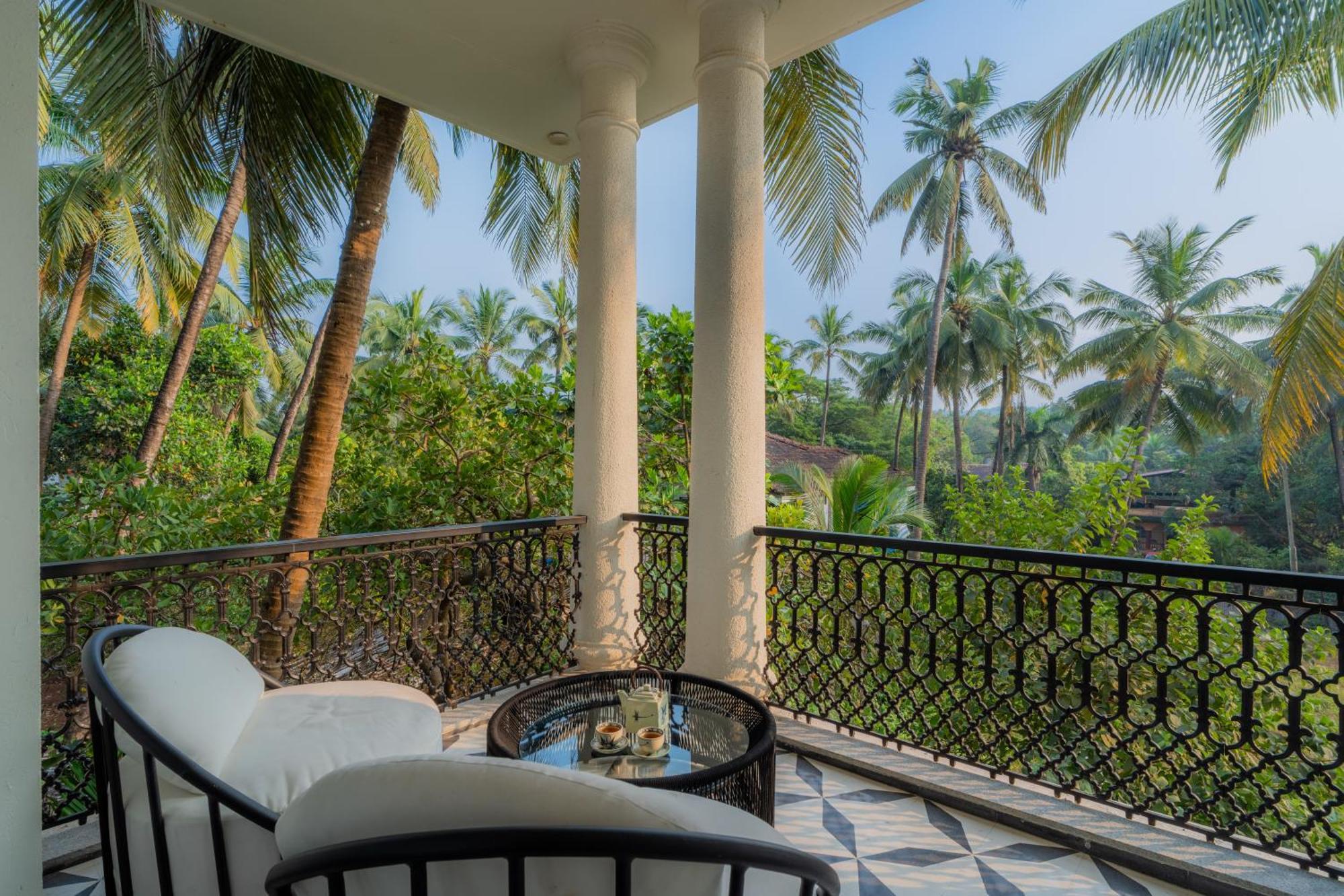 Elivaas 4 Bhk Villa With Pvt Pool & Jacuzzi-Yashgeet Siolim Exterior photo