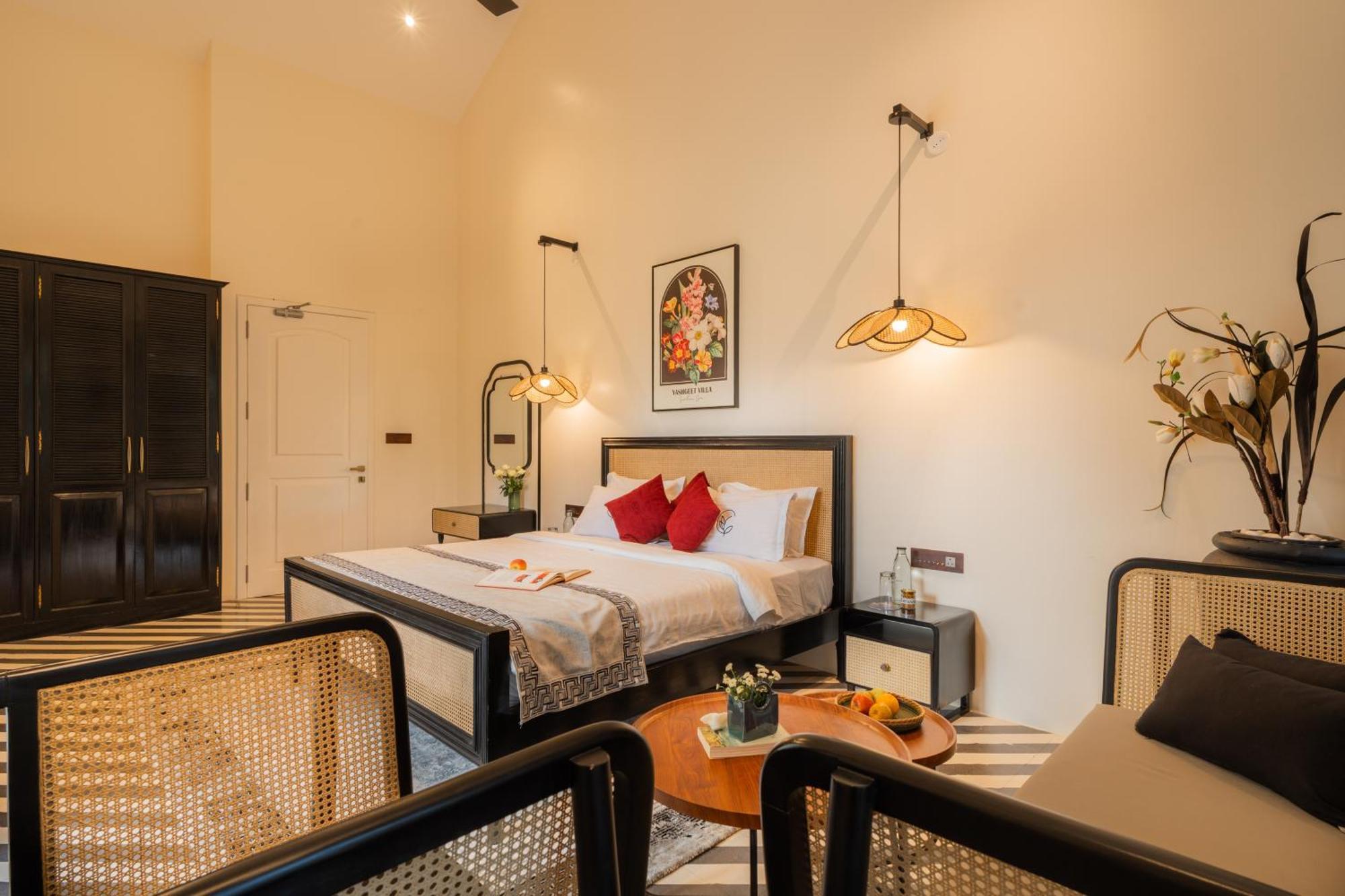 Elivaas 4 Bhk Villa With Pvt Pool & Jacuzzi-Yashgeet Siolim Exterior photo