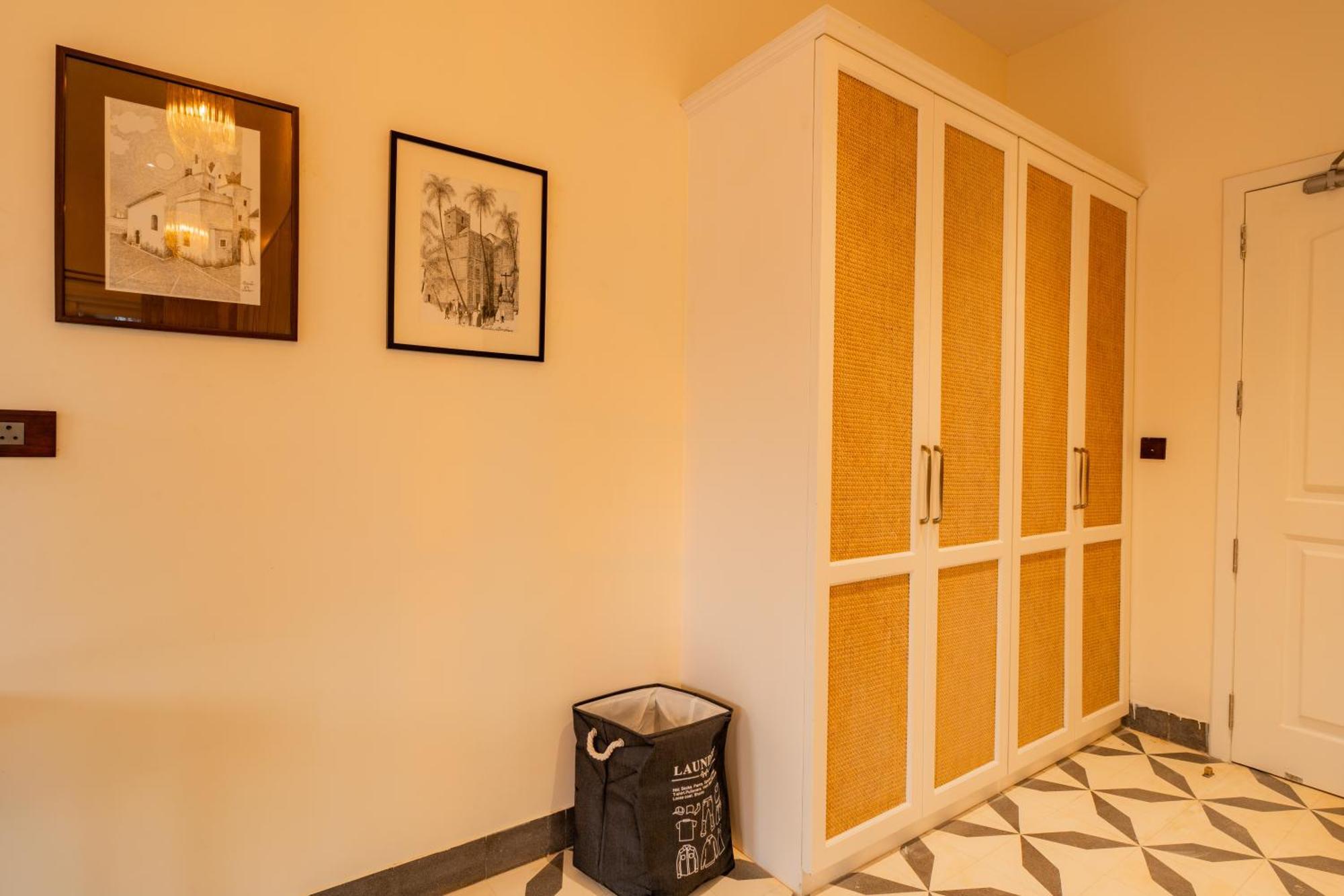 Elivaas 4 Bhk Villa With Pvt Pool & Jacuzzi-Yashgeet Siolim Exterior photo