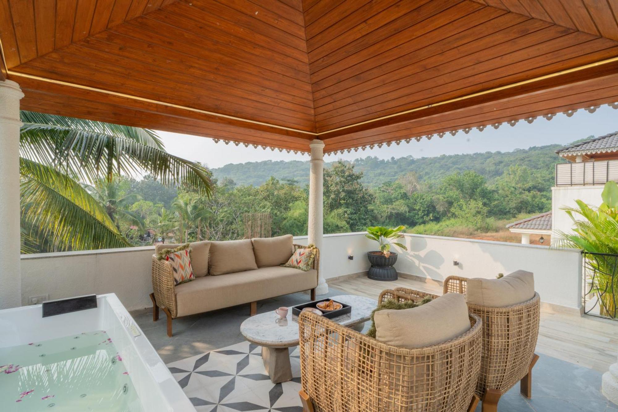 Elivaas 4 Bhk Villa With Pvt Pool & Jacuzzi-Yashgeet Siolim Exterior photo