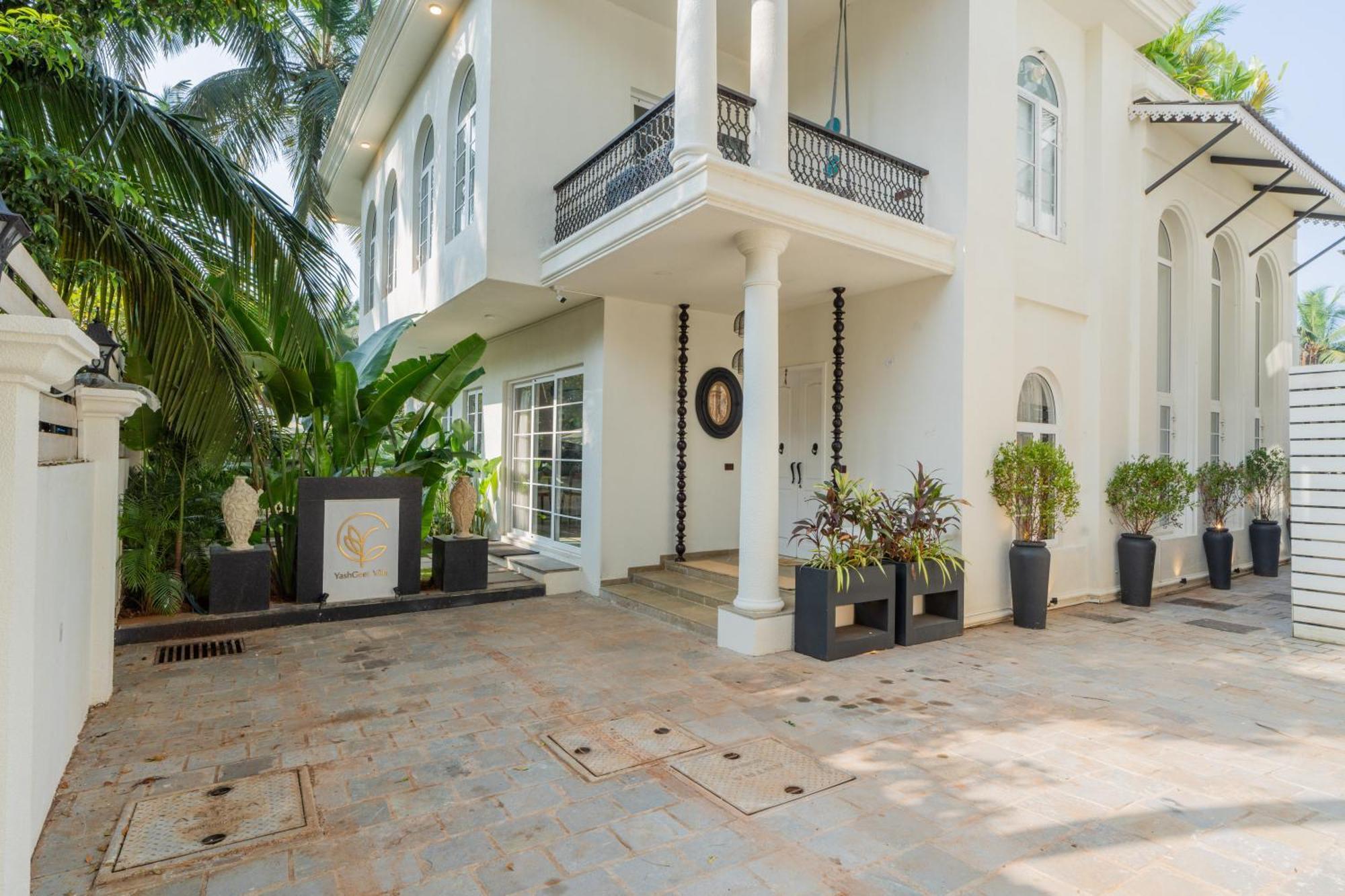 Elivaas 4 Bhk Villa With Pvt Pool & Jacuzzi-Yashgeet Siolim Exterior photo
