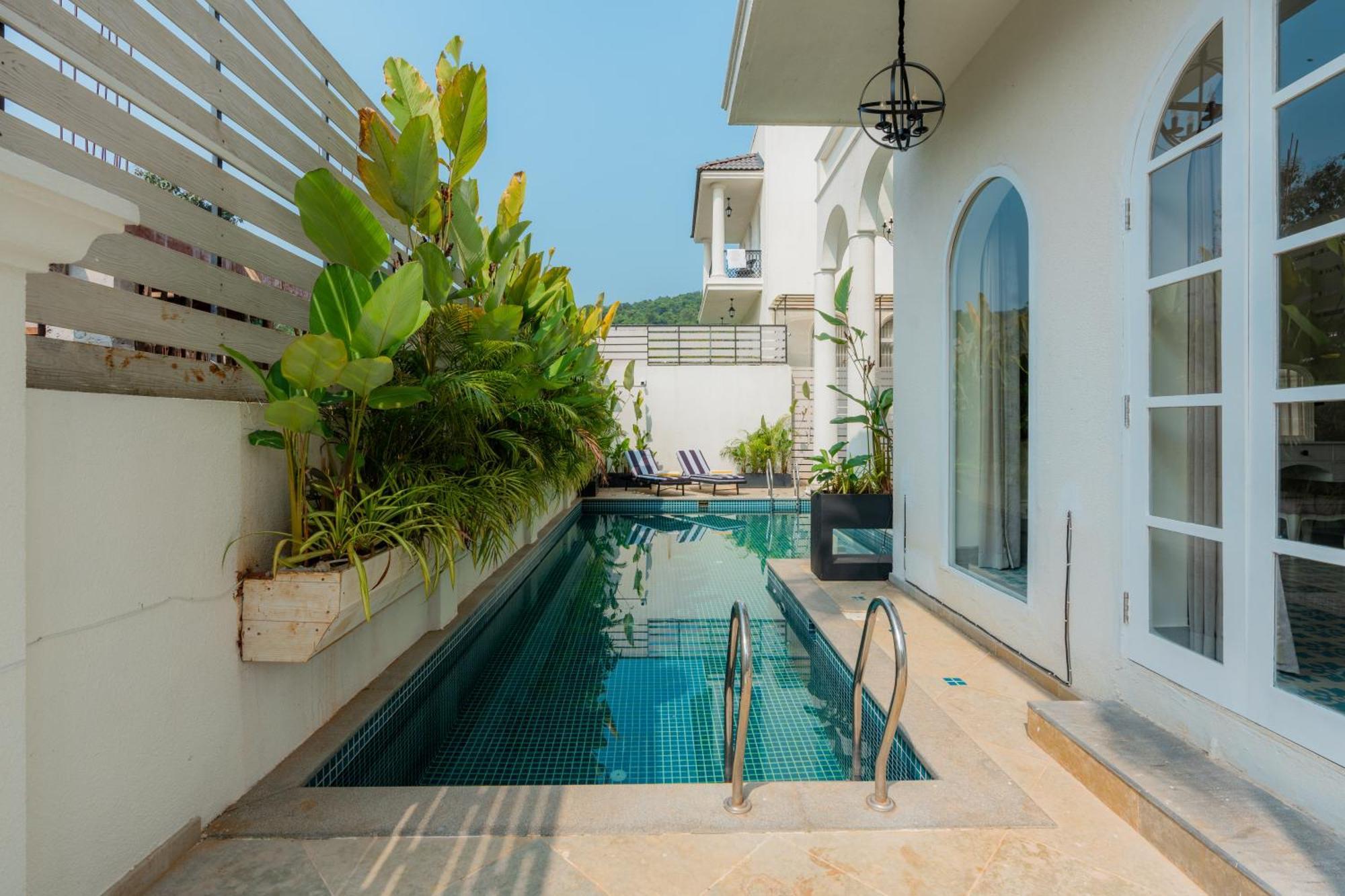 Elivaas 4 Bhk Villa With Pvt Pool & Jacuzzi-Yashgeet Siolim Exterior photo