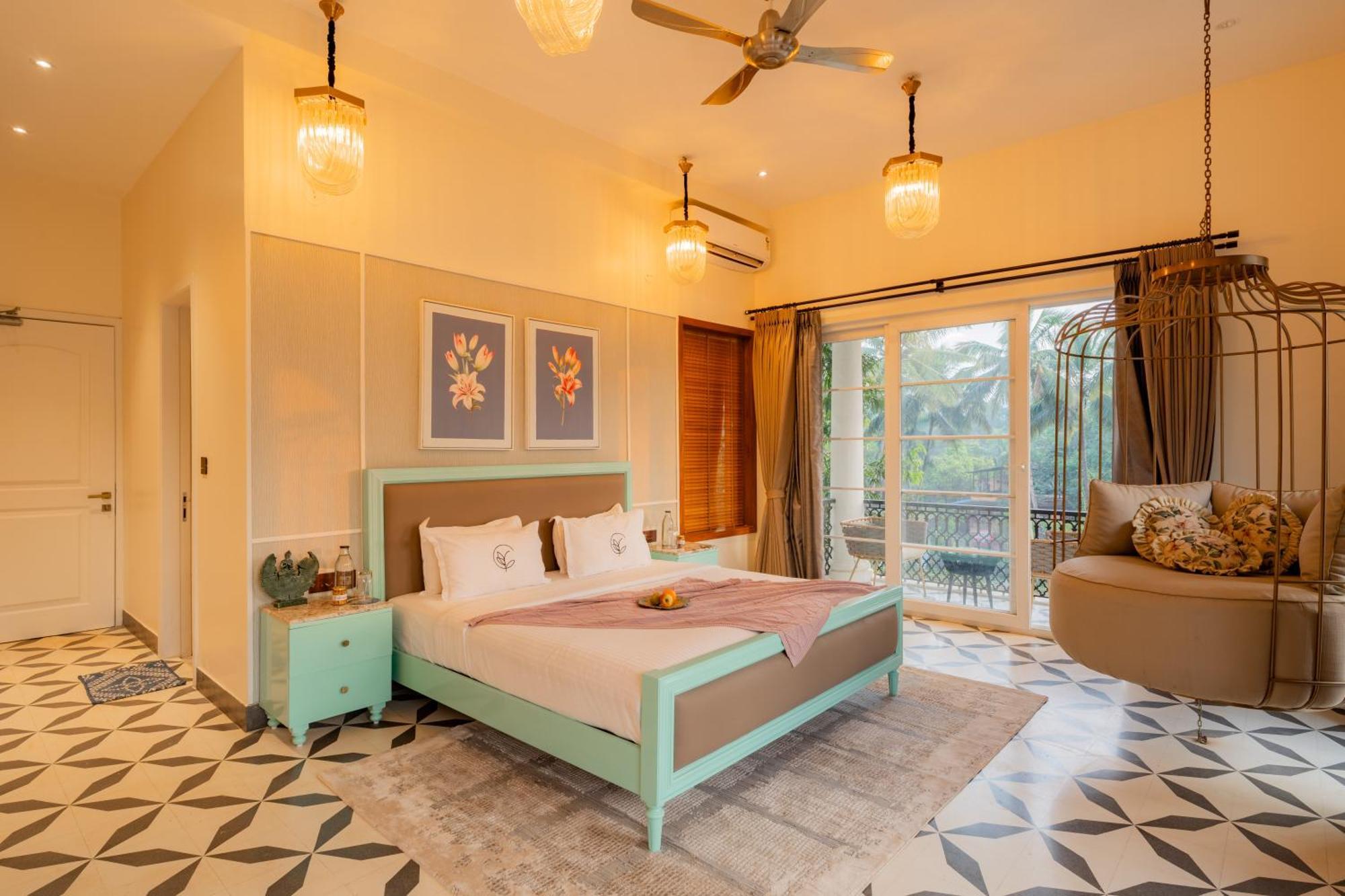 Elivaas 4 Bhk Villa With Pvt Pool & Jacuzzi-Yashgeet Siolim Exterior photo